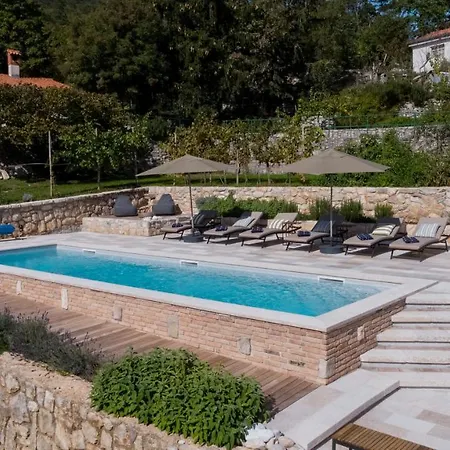 Oliti With Pool Case de vacanță