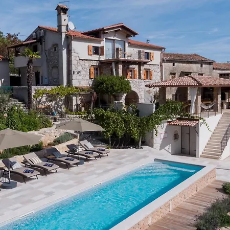 Case de vacanță Oliti With Pool