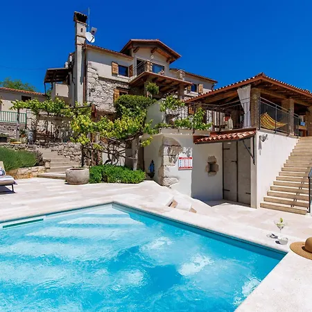 Oliti With Pool Moscenice