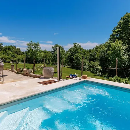 Hébergement de vacances Oliti With Pool