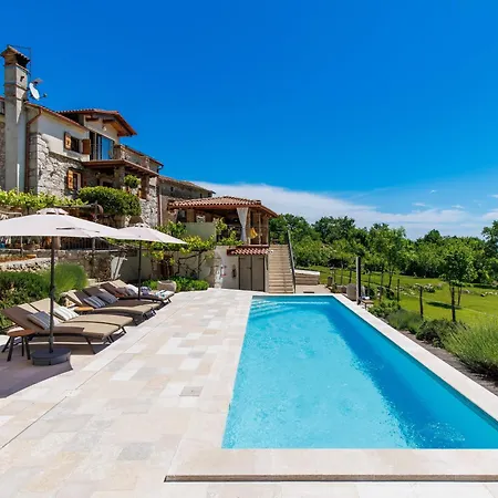 Hébergement de vacances Oliti With Pool