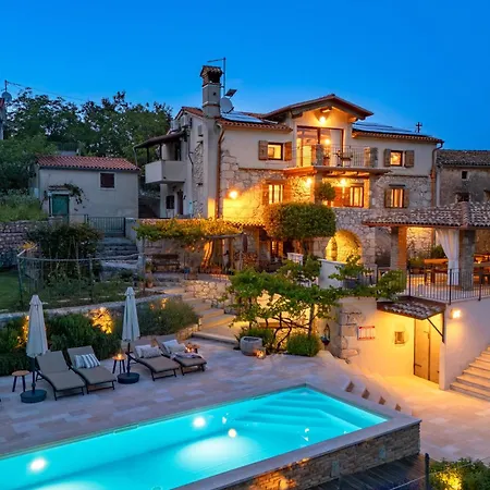 Oliti With Pool Moscenice